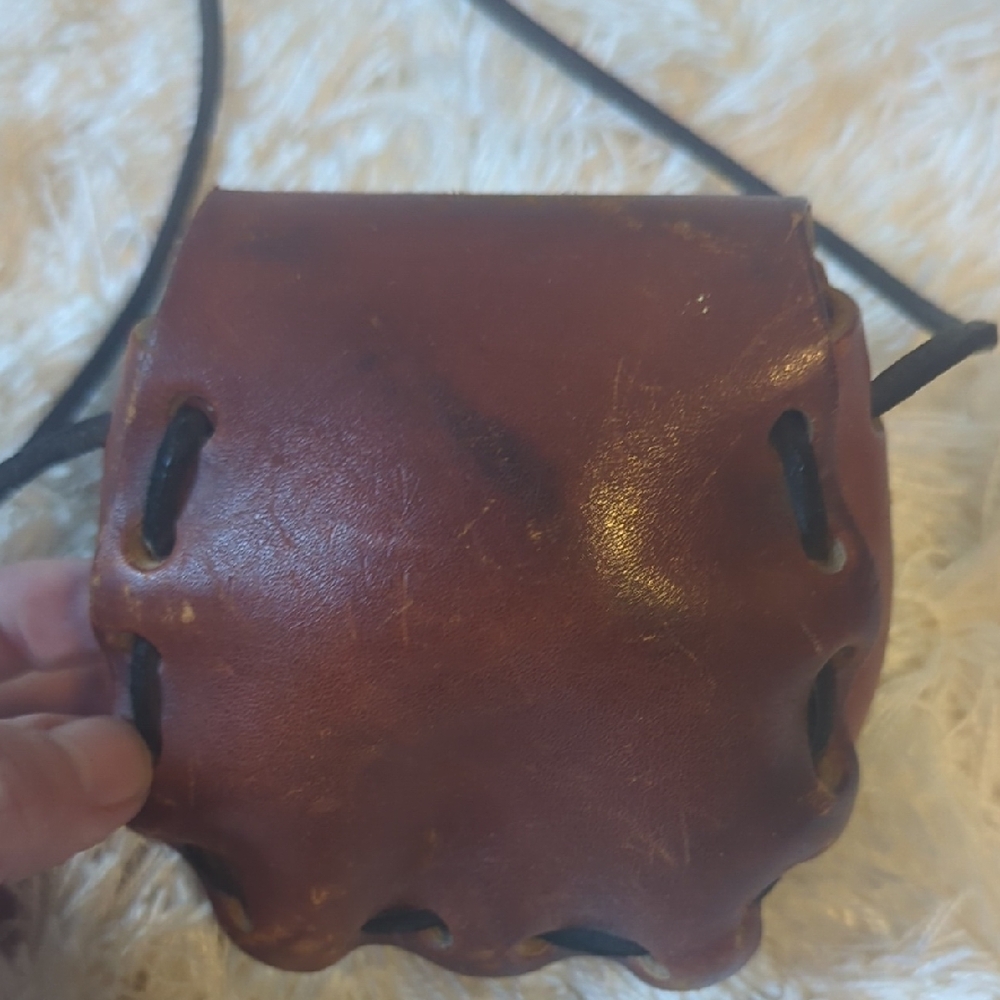 Vintage Hand Tooled Leather or cow hide shoulder bag Floral tooling, - Picture 2 of 11